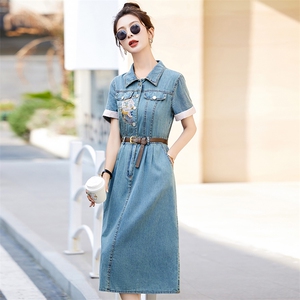 现货洋气短袖牛仔刺绣连衣裙女2024夏季新款时尚中长款牛仔连衣裙图片