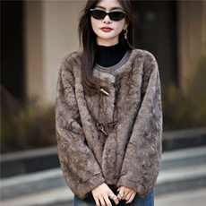 2025年秋季皮圆领牛角扣外套，女装短外套，圣丽羊绒
