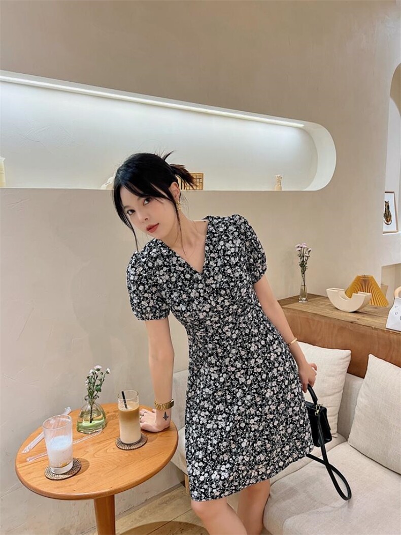 前侧两边抽皱连衣裙，女装连衣裙，玩美