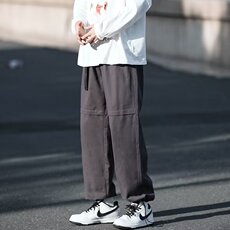 灰色