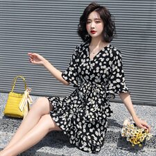 网红小雏菊连衣裙女夏2021新款时尚名媛气质碎花裙收腰显瘦短裙潮，女装连衣裙，韩蔻秀