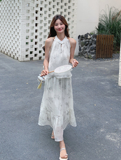新中式国风白色挂脖背心半身裙女夏甜美小香风独特漂亮，女装连衣裙，诺蝶