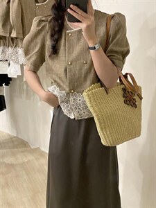 小香花边短袖图片