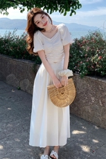 白色时尚甜美压褶设计上衣套装裙女2025夏季新款优雅半身裙两件套，女装套装/套裙，浙宝220