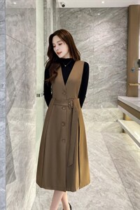现货2021秋冬新品背带裙简约大气图片