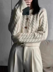 秋季女士宽松简约百搭纯色牛角扣麻花针织开衫，女装羊毛衫，恒恩羊绒