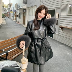 新品 羽绒服  狐狸毛袖大翻领90绒图片