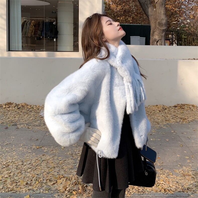 蓝色圆领皮毛一体羊羔毛厚外套女秋冬超火好看高级小众短加绒棉服,女装短外套,2C151