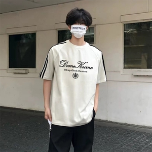 抖音得物高品质二开240克宽松纯棉美式潮牌三条杠织带短袖T恤图片