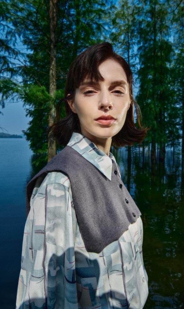 【现货】22春季新款印花小坎肩印花衬衫，女装衬衫，"JINI PIUS及加"