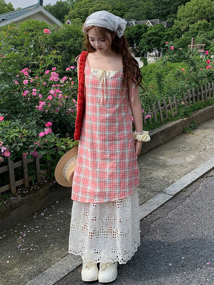森系田园风红色格纹连衣裙女2025夏季新款超火蕾丝拼接漂亮吊带裙,商品下架区,网红馆