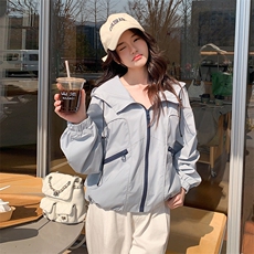 蓝色连帽冲锋衣外套女2025春秋季新款设计感休闲显瘦工装夹克上衣，女装短外套，辉之琳