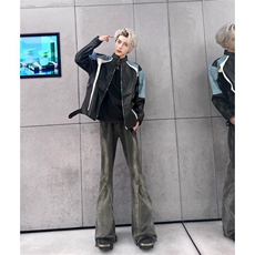 黑色