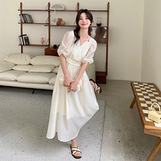 白色V领连衣裙女夏季新款法式高级感收腰显瘦气质女神范茶歇长裙，女装连衣裙，2C129
