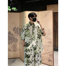白底绿色