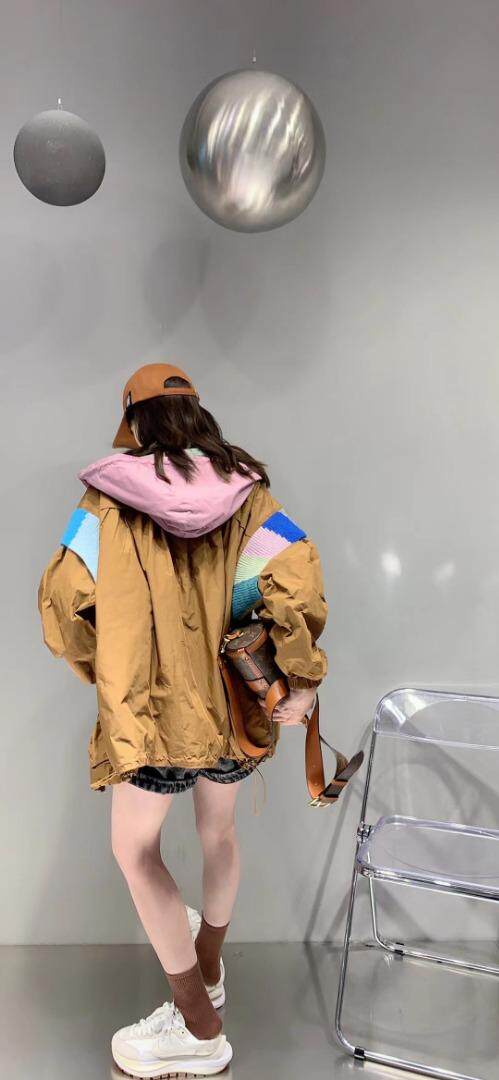 秋季拼接款风衣，女装风衣，泡泡糖