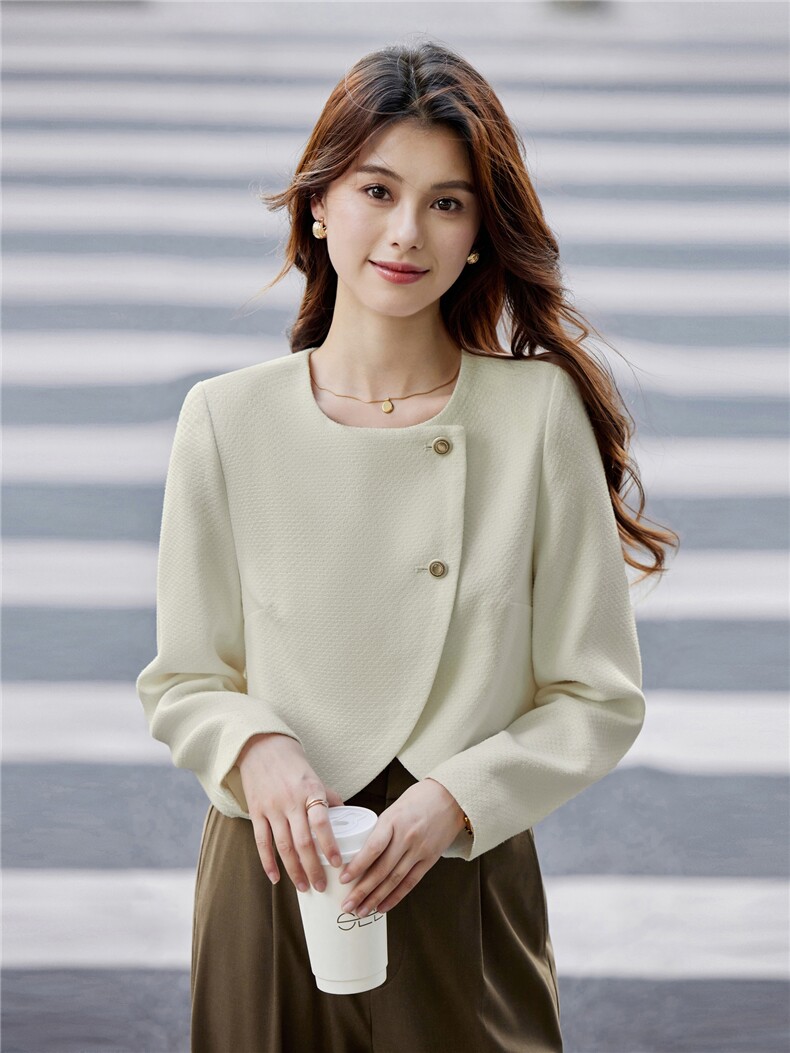 时尚气质小香风外套女春秋2025新款小个子显瘦减龄翻领短上衣,女装短外套,婵米儿