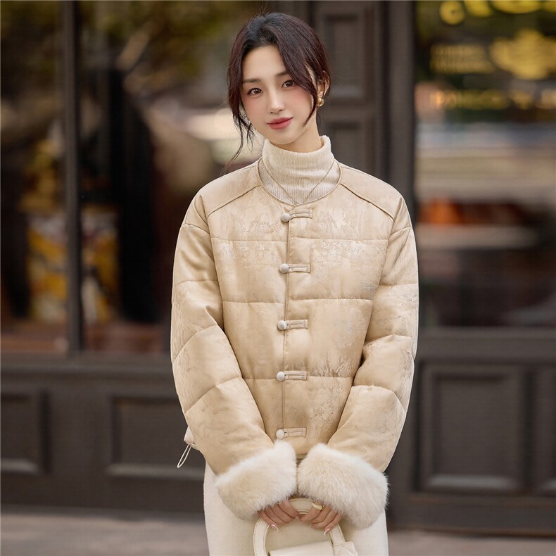 2025冬装新款复古盘扣门襟时尚羽绒服外套,女装羽绒服,曼琳思菲