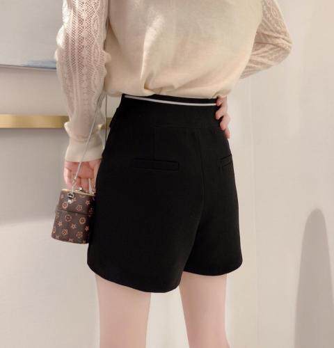 现货松紧腰时装款短裤，女装，秀禾