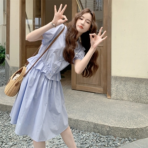 通勤风蓝色条纹衬衫连衣裙女夏2025超火好看设计感休闲减龄中长裙图片