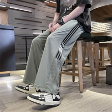 灰色