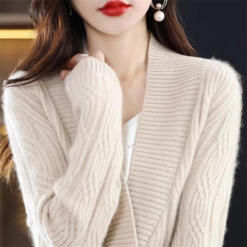 新款V领显瘦不规则牛角扣针织开衫毛衣女短款羊毛，女装羊毛衫，千御纺羊绒