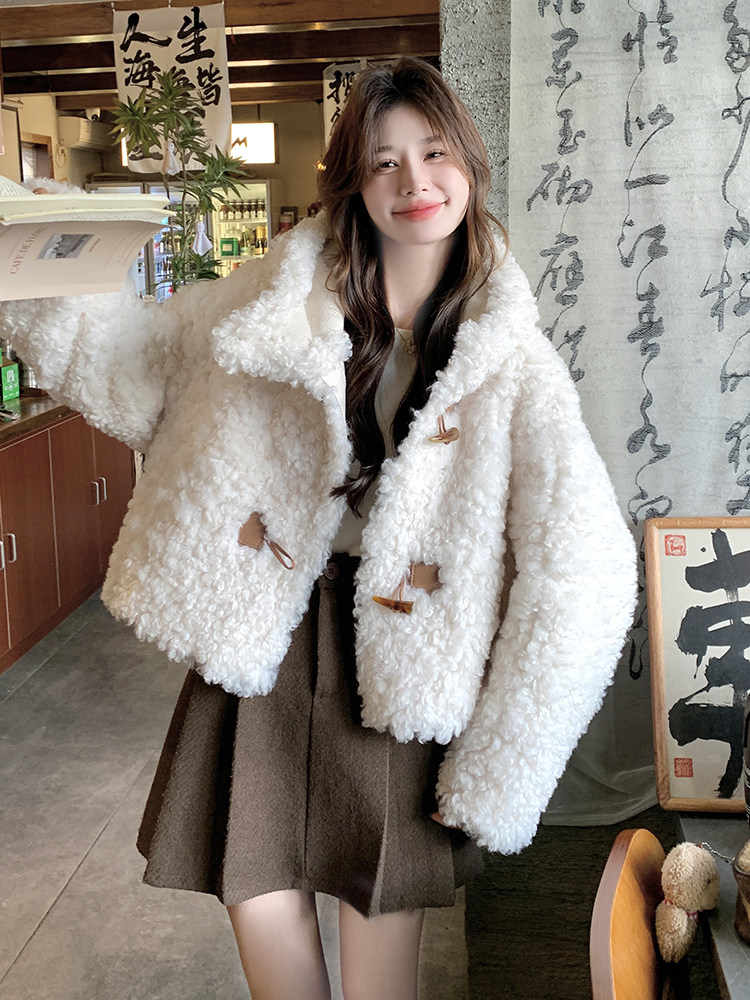 米色时尚连帽羊羔毛外套女冬新款小个子保暖加厚韩系短款皮毛一体,女装羊羔毛/颗粒绒,维壹
