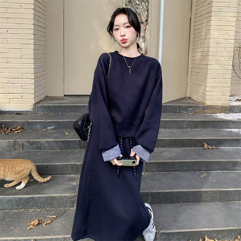 安哥拉红设计感卫衣套装春秋女2025新款今年流行休闲半身裙两件套,女装套装/套裙,2C212