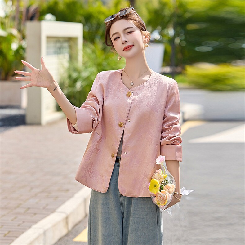 现货2025年春季新款刺绣复古新中式短款外套,女装短外套,依万里