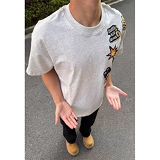 灰色