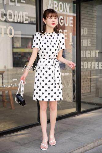 【现货】夏季新款女装修身显瘦短袖连衣裙，女装连衣裙，红火丹妮