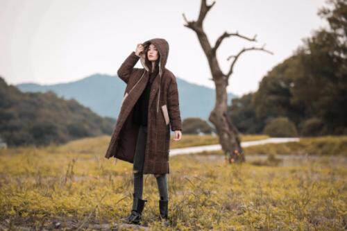 线象麻料长款羽绒服图片