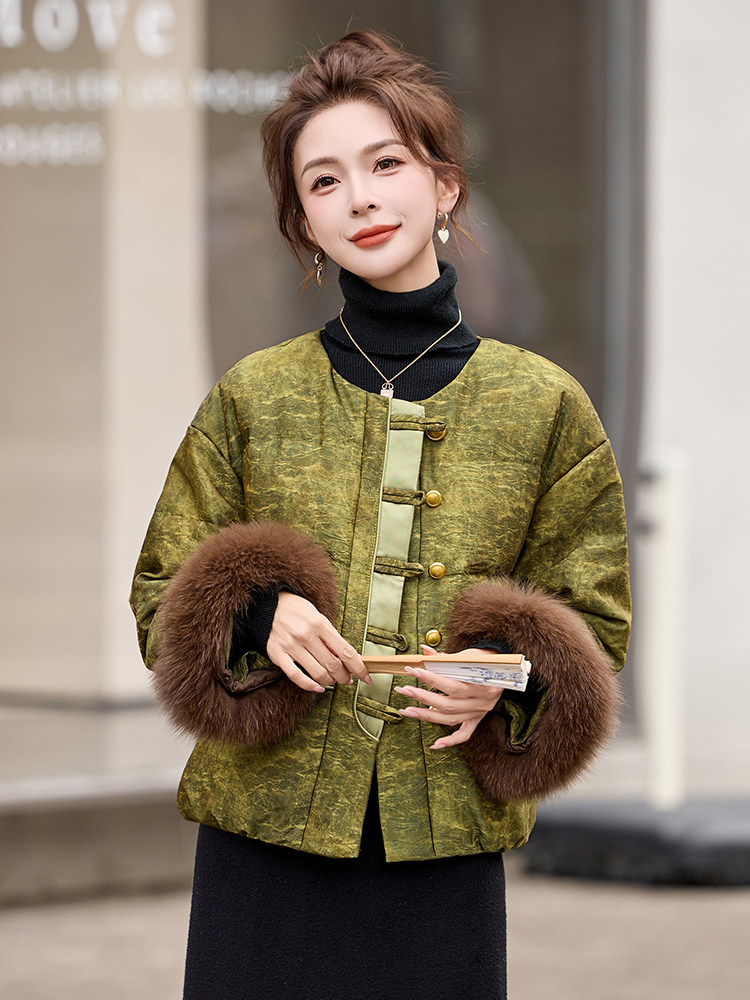 现货。现货。2025年冬季短款新中式羽绒真狐狸毛新款羽绒服,女装羽绒服,艾仟回(原伊仟回)
