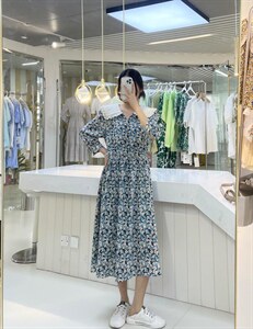 2022新款百搭碎花连衣裙图片