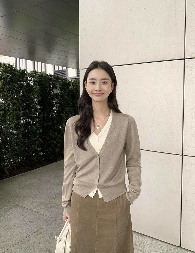 2025年秋季针织常规单件长袖V领时尚百搭通勤假两件开衫，女装针织衫/毛衣，湘姗