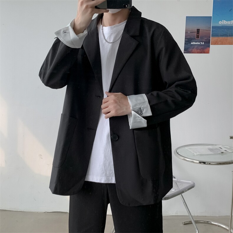 黑色