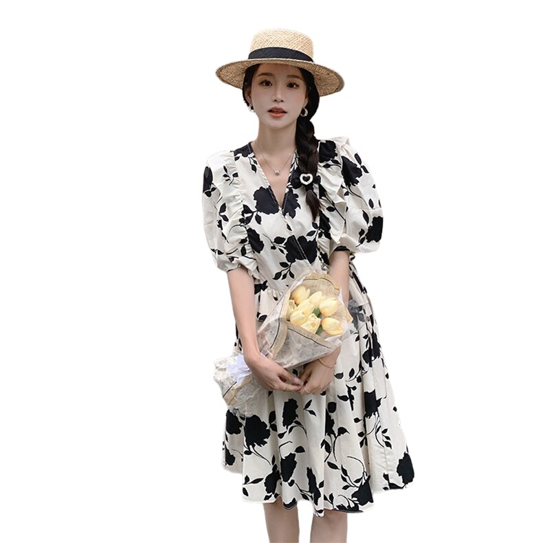 茶歇法式v领碎花连衣裙女夏2025新款高级感泡泡袖收腰中长款裙子，女装连衣裙，2C159