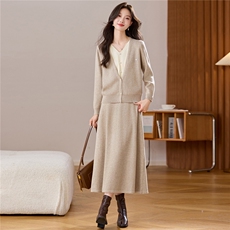 秋季套装裙子2025新款高级温柔气质打底衫假两件毛衣半身裙两件套，女装羊毛衫，艾米