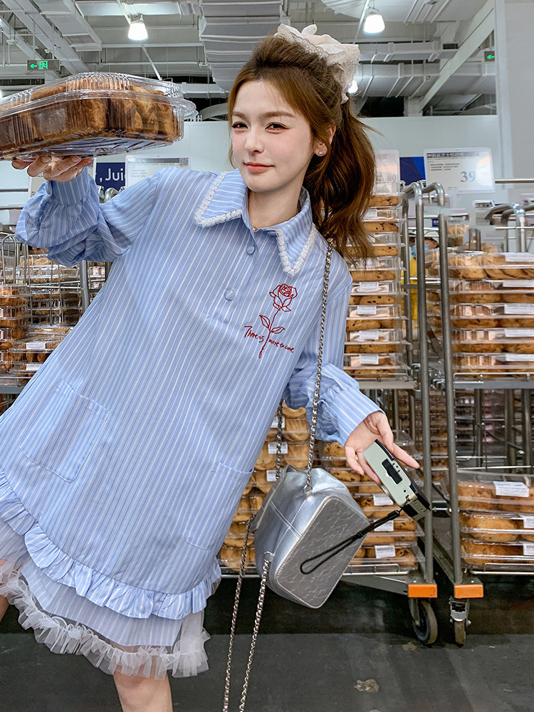 蓝色条纹连衣裙女春初2025新款超火洋气减龄超好看蕾丝拼接衬衫裙,女装连衣裙,浙宝220