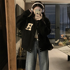 黑色