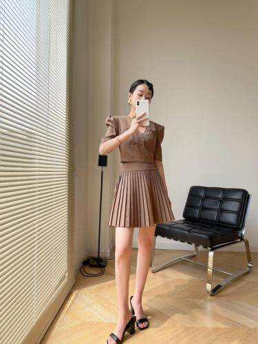 现货～夏季新款宽肩撞色线百褶裙套装，女装职业装，LION&CAT(2F)