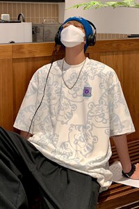粉红色