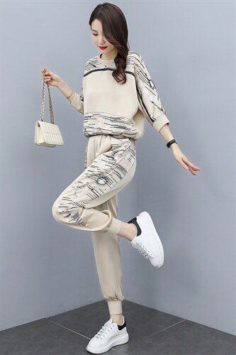 大量现货2023新款醋酸印花拼接舒适显瘦气质套装，女装套装/套裙，奕薇雅