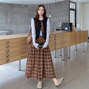 复古文艺风T恤马甲套装裙女2025秋新款格子半身裙休闲显瘦三件套图片