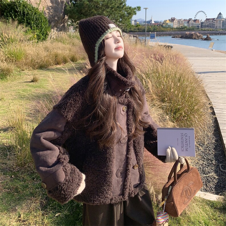 2025冬季新款设计感咖色保暖皮毛一体,女装皮草,2C120