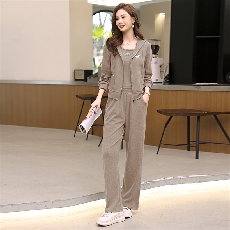 2024春季新款时尚潮流三件套女装套装显瘦百搭休闲运动服,女装套装/套裙,梦芯尔