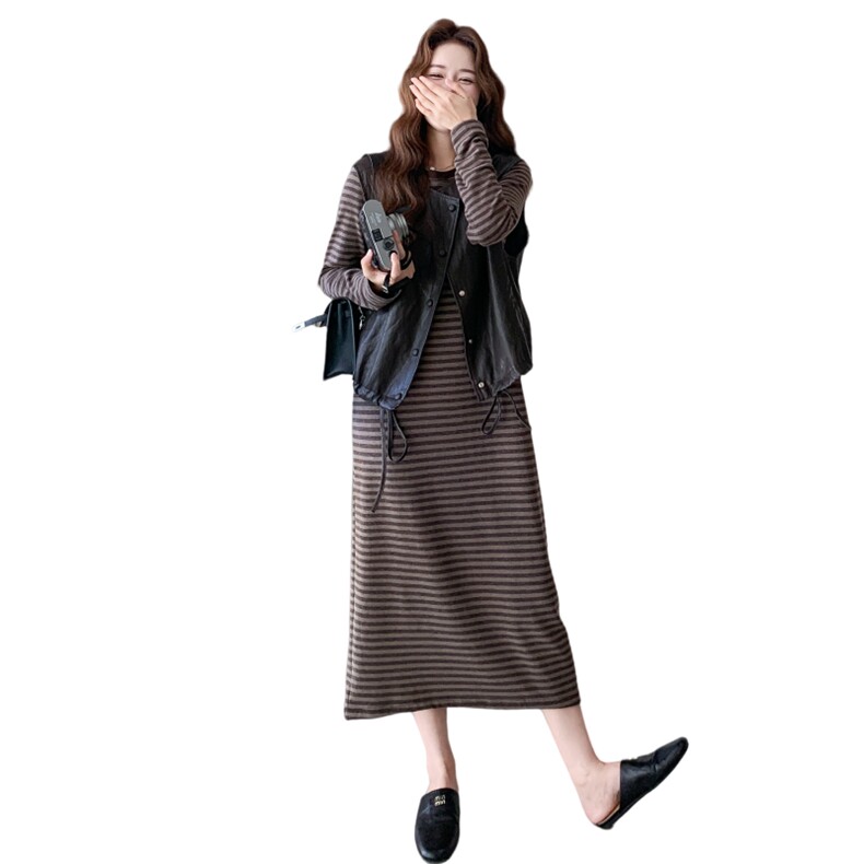 2D044大量现货26春装新首推新条纹针织裙+PU皮马夹套装,女装套装/套裙,衣珂纱朗