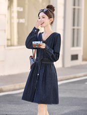 2025年新款优雅牛仔连衣裙女中长款春秋长袖高级感气质飘带连衣裙，女装连衣裙，冬木谷雨