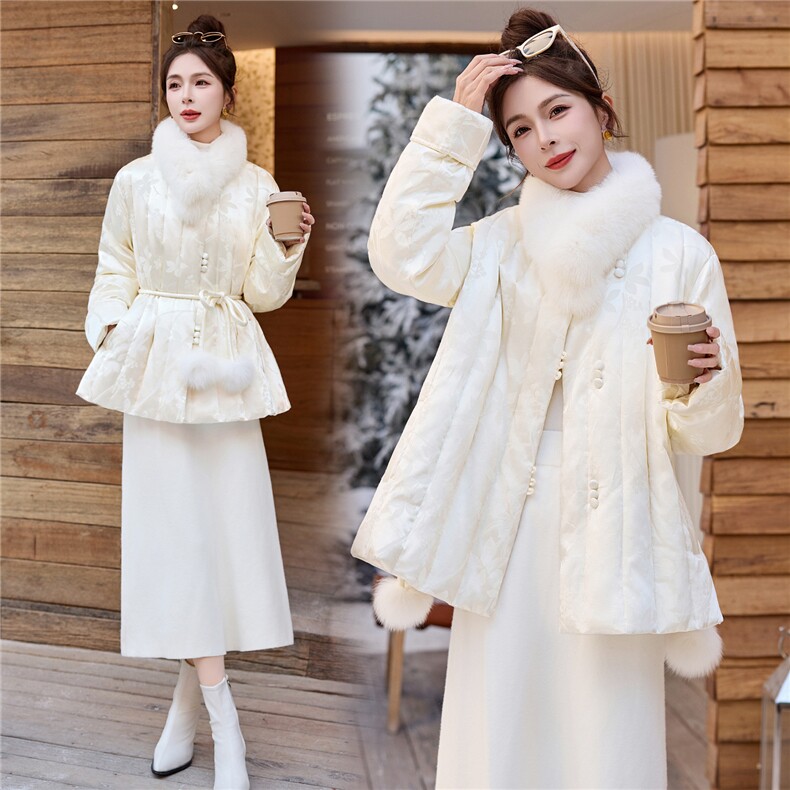 2025年冬季休闲风狐狸毛羽绒外套,女装羽绒服,依如秀(原杭风阁)