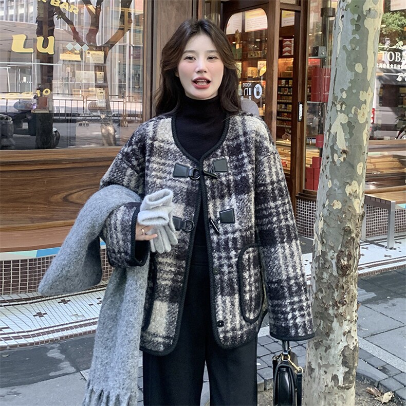 复古格纹毛呢外套女2025秋温柔小香风宽松牛角扣超好看短款呢大衣,女装短外套,2C269